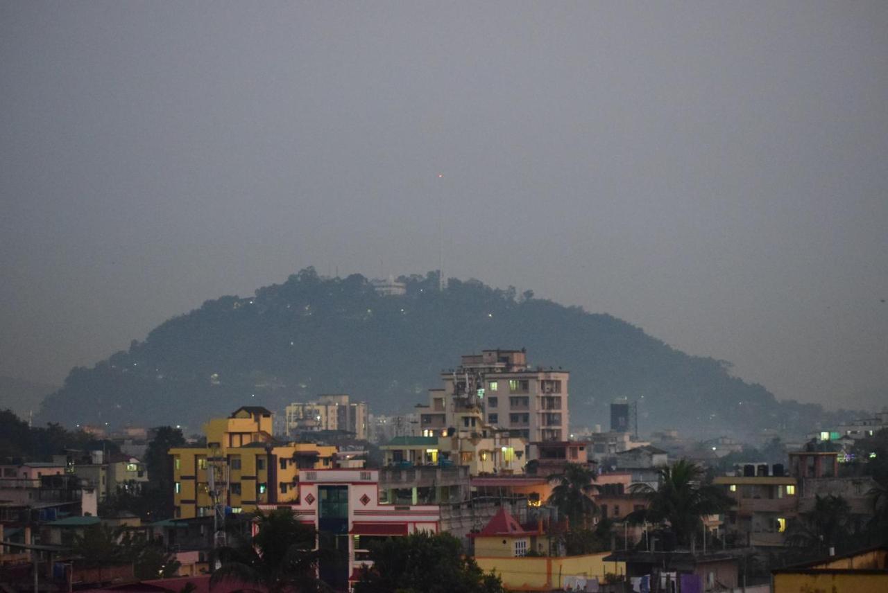 River Breeze Home A Comfort Stay Guwahati Eksteriør billede